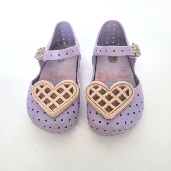 Mini Melissa waffle heart shoes, size 8 - Picture 2 of 6